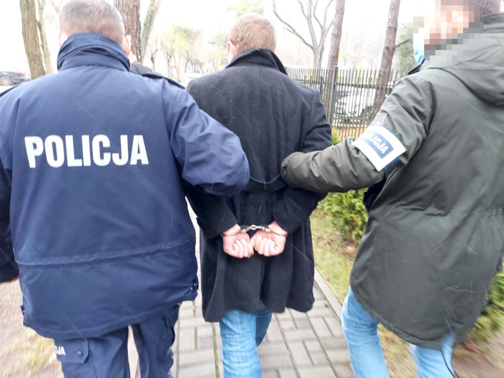 Bez opamiętania dźgał nożem swoich kolegów. Krwawa popijawa pod Otwockiem
