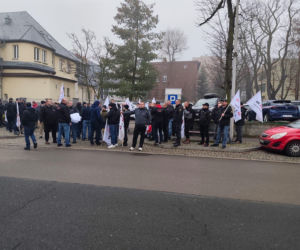 https://slaskie.eska.pl/gornicy-z-jsw-znow-protestowali-pod-ministerstwem-energii-w-katowicach-to-nie-tylko-o-barborke-chodzi-aa-fhae-P6Gi-drbJ.html