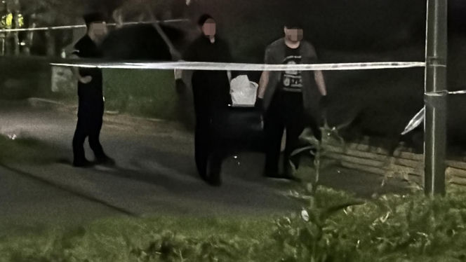 Roman mieszkał z rozkładającym się ciałem brata. Kiedy pojawiły się służby, skoczył z okna i zginął