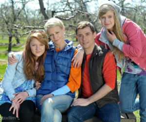 M jak miłość. Hanka Mostowiak (Małgorzata Kożuchowska), Marek (Kacper Kuszewski), Natalka (Marcjanna Lelek), Ula (Iga Krefft)