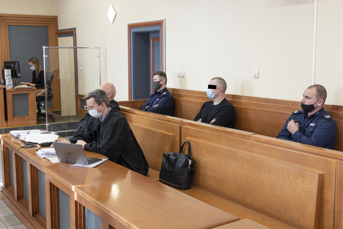 "Zastrzelił ukochaną z rewolweru". Zdjęcia podpięte pod Wrocław. Autor: Tomasz Golla. 