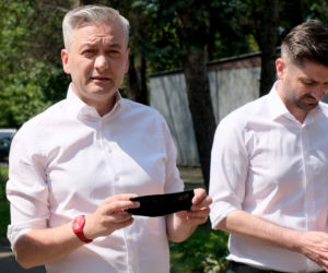 Wybory 2020 Robert Biedroń ze swoim partnerem Krzysztofem Śmiszkiem oddali głosy