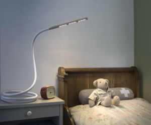 Giętka lampa na biurko