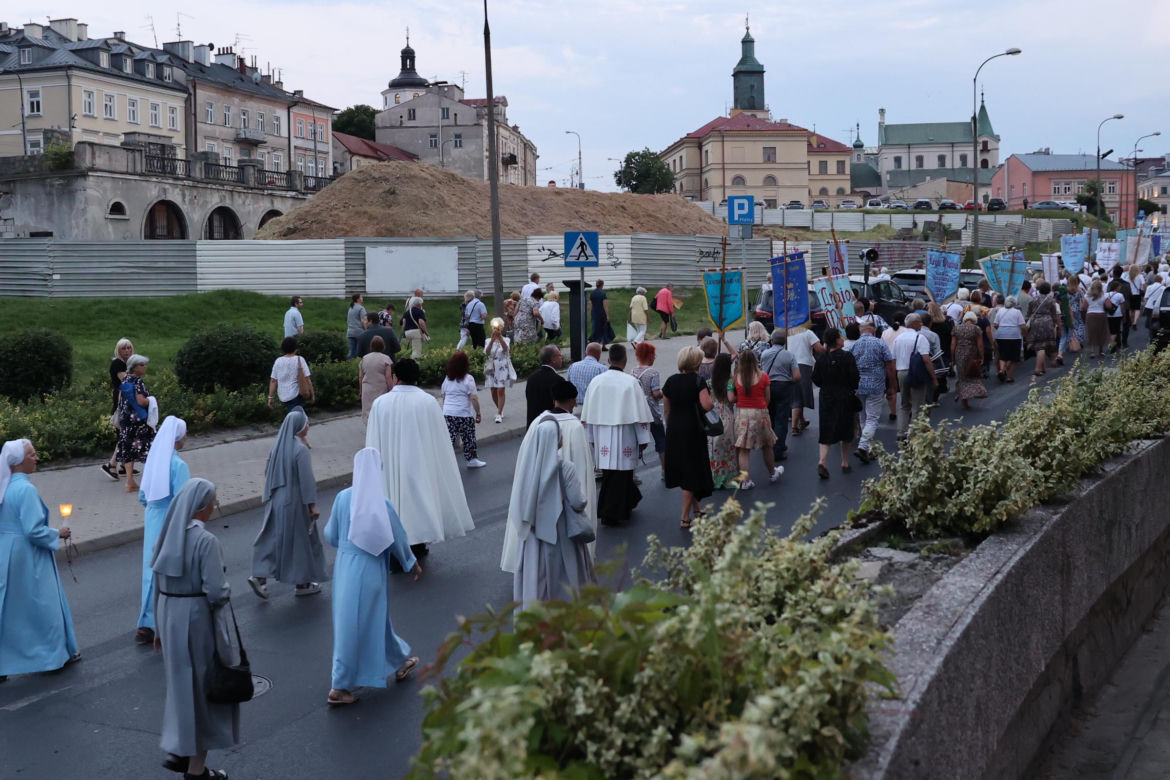 76. rocznica Cudu Lubelskiego. Procesja różańcowa w centrum Lublina