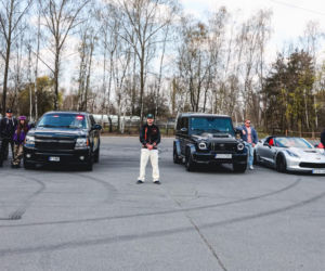 Kolejny teledysk kręcony w Ostrzeszowie. Na planie sportowe auta i kamera VHS