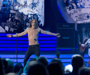 Twoja Twarz Brzmi Znajomo: Marcin Przybylski jako przerażający Iggy Pop!