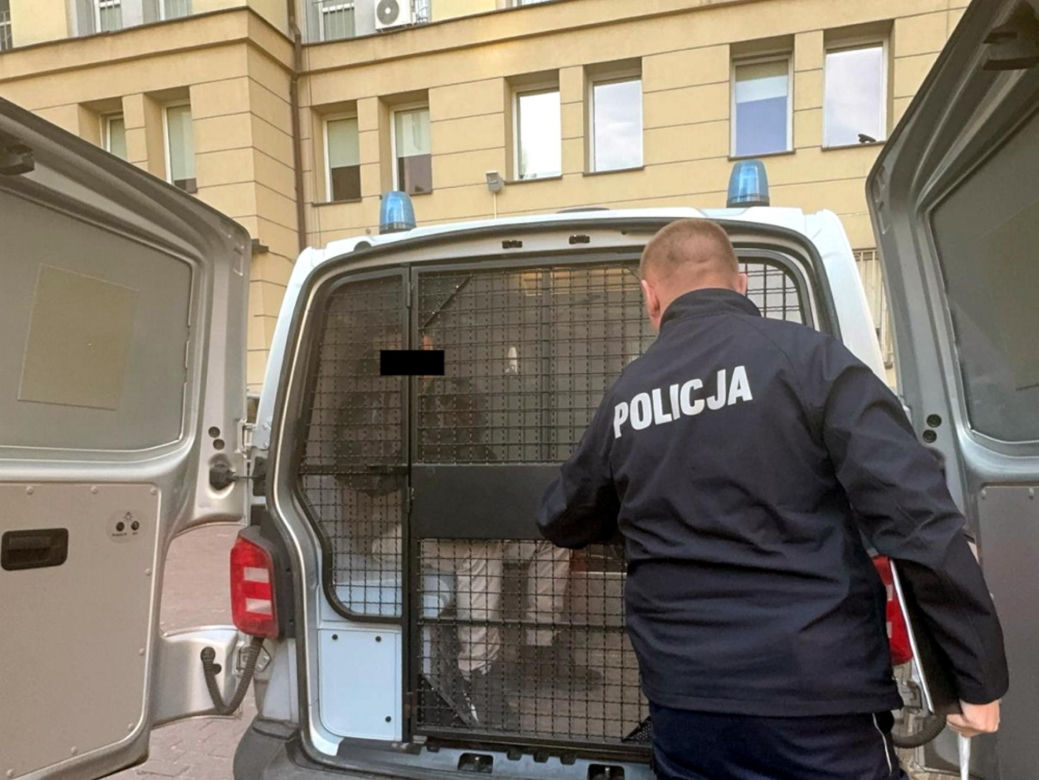 Wrzucił wsteczny i myślał, że ucieknie. Służby opublikowały szokujące nagranie