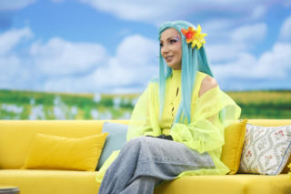 Cleo w niebieskich włosach