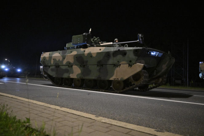 Nocna próba defilady wojskowej w Warszawie