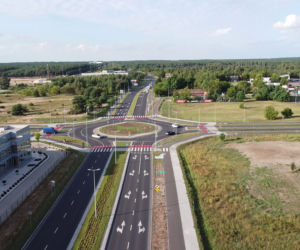 Rozbudowana ulica Grudziądzka w Toruniu. Miasto ma nowe rondo turbinowe