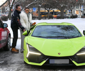 Klaudia Halejcio, mąż jej otworzył auto za całusa