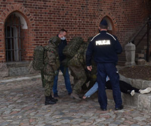 Bomba w malborskim zamku. Wielka ewakuacja! Policja otwarcie o szczegółach działań [ZDJĘCIA]