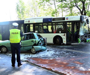 Szczecin: Zderzenie autobusu z samochodem osobowym