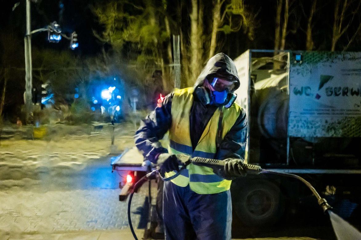 Koronawirus w Trójmieście. Tak zabijają zarazę na ulicach [ZDJĘCIA]