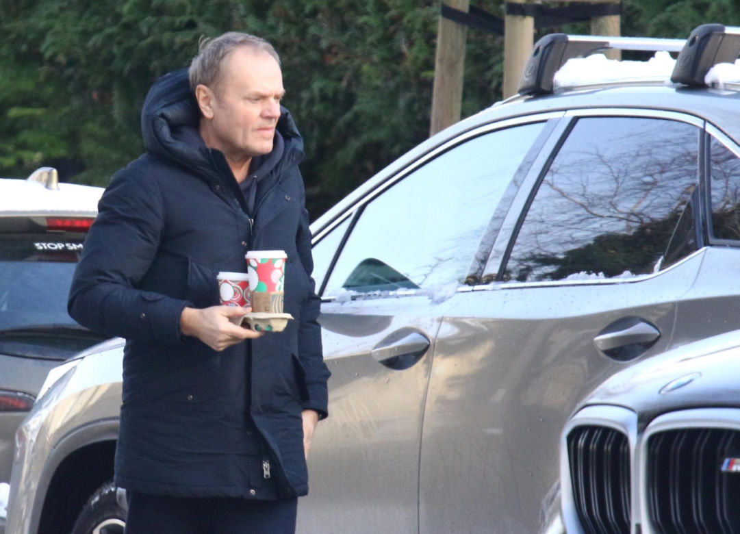 Donald Tusk w mroźną niedzielę pojechał po kawę