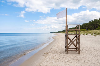 Sinice Pogorzelica. Czy w Pogorzelicy można się kąpać 15.07? Flaga, warunki pogodowe