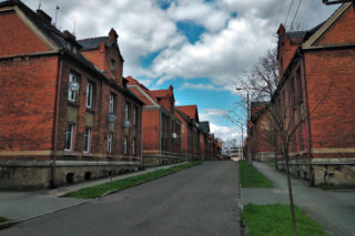 Zachwyca zabytkowym osiedlem familoków. To jedno z najpiękniejszych miast na Śląsku