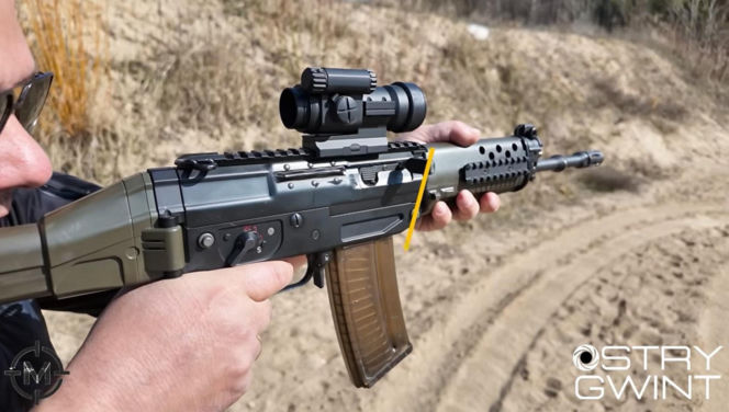 Karabin SIG 553 - niezawodność Kałasznikowa w szwajcarskim wydaniu