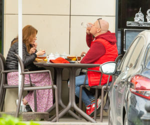 Jednym piwkiem świętował urodziny córki