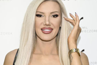 O biuście gwiazdy TVN zawsze się gadało. Teraz rozpięła bluzkę i odsłoniła piersi! Ludzie patrzyli jak zaczarowani