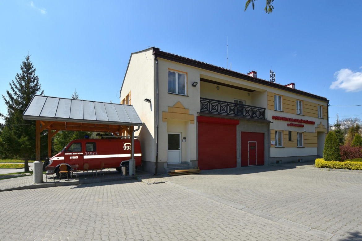 To miasto ma jeden z najpiękniejszych ratuszy w Małopolsce. Leży blisko najcieplejszego miejsca w województwie