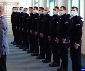 Nowi policjanci na Warmii i Mazurach. Ślubowanie złożyło 27 funkcjonariuszy [ZDJĘCIA]