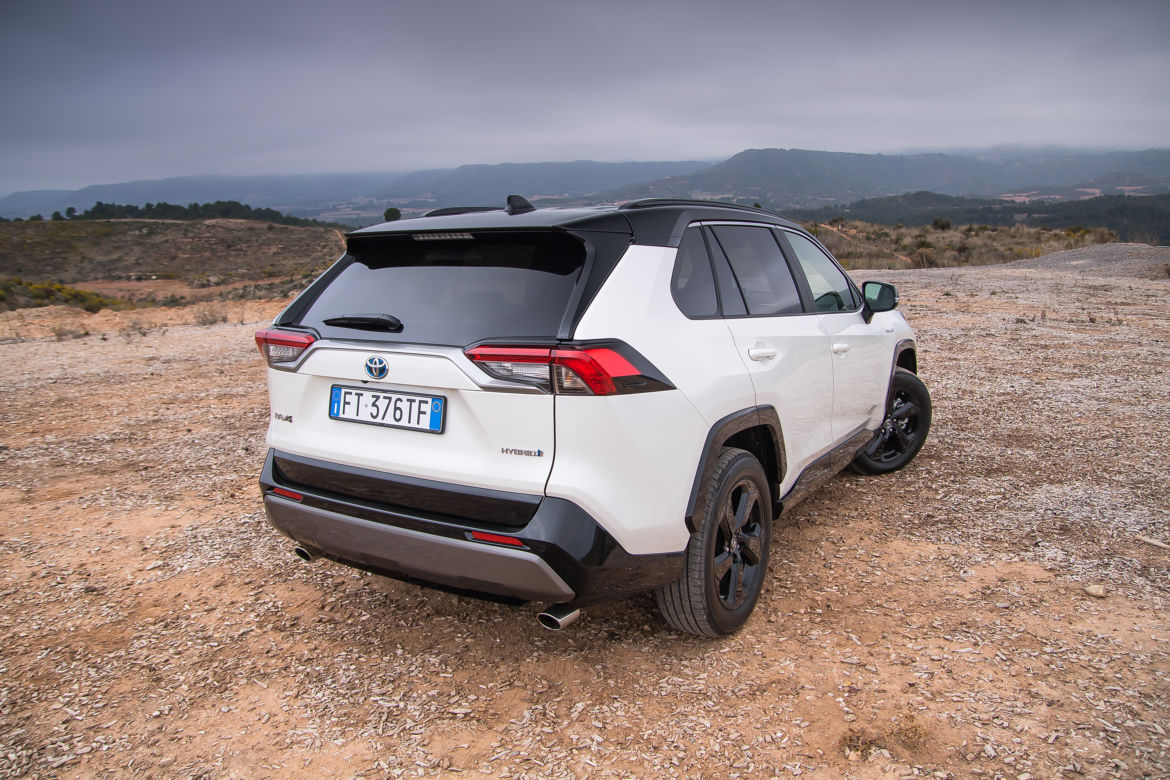 Toyota RAV4 2.5 Hybrid Dynamic Force 218 KM FWD e-CVT Selection