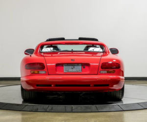 Dodge Viper z przebiegiem 34 mil