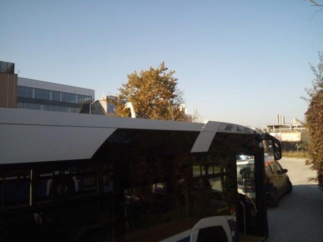 Kraków. Pasażerka na gapę złapana przez straż miejską. Jechała na dachu autobusu