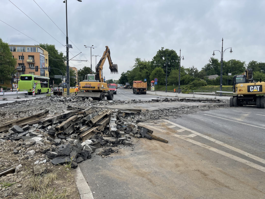Prace remontowe w rejonie placu NOT w Toruniu. Zdjęcia z centrum miasta