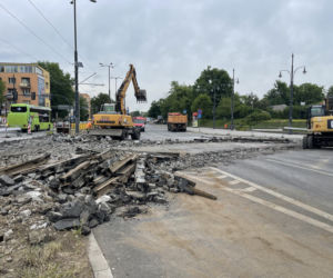 Prace remontowe w rejonie placu NOT w Toruniu. Zdjęcia z centrum miasta