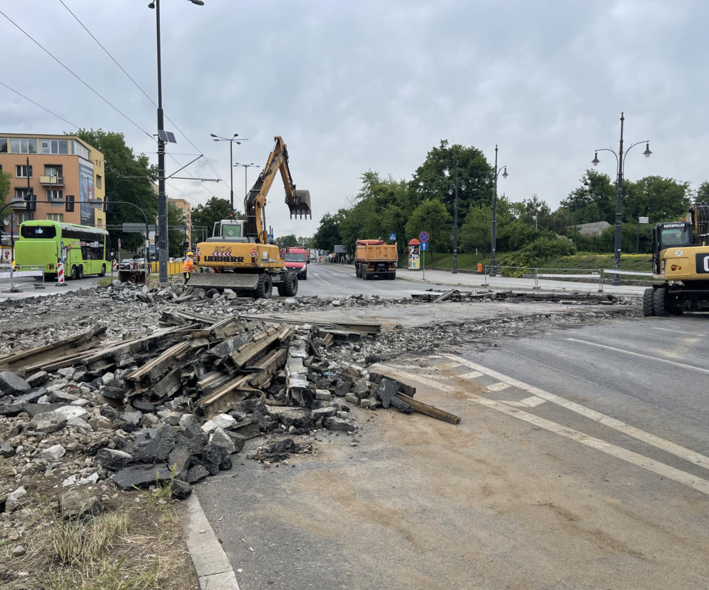 Prace remontowe w rejonie placu NOT w Toruniu. Zdjęcia z centrum miasta