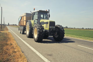 Dramat na Mazowszu. Nie żyje trzyletni chłopiec, wpadł pod ciągnik 
