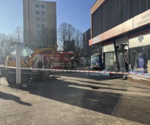 Koparka wjechała do apteki