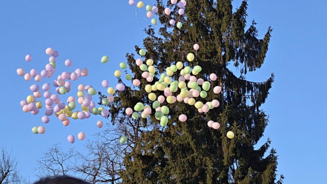 Kolorowe kwiaty okryły trumnę Anity. Wzruszające słowa księdza. "Każdy z nas chciałby mieć taki pogrzeb"