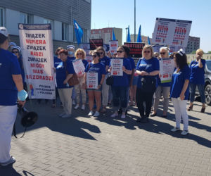 Strajk pielęgniarek i położnych w Olsztynie. Relacja z protestu [ZDJĘCIA]