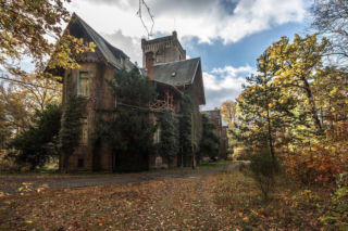 Powstał w XIX wieku i jest unikatem w Europie. Wystawiony na sprzedaż pałac znajduje się w Polsce! 