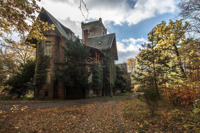 Powstał w XIX wieku i jest unikatem w Europie. Wystawiony na sprzedaż pałac znajduje się w Polsce! 