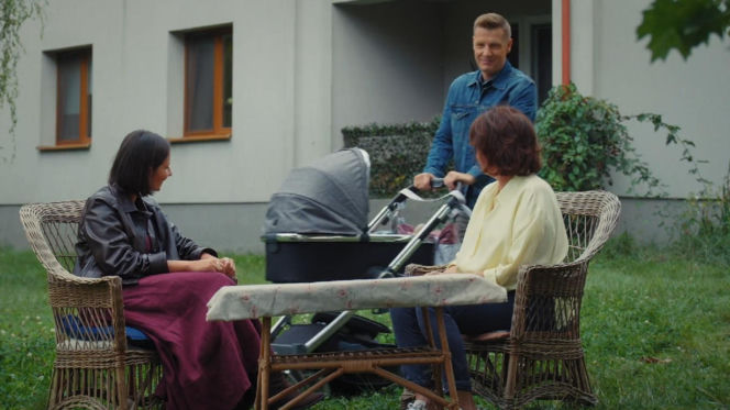 M jak miłość odc. 1906. Paweł (Rafał Mroczek), Agnes (Amanda Mincewicz), Marysia (Małgorzata Pieńkowska)