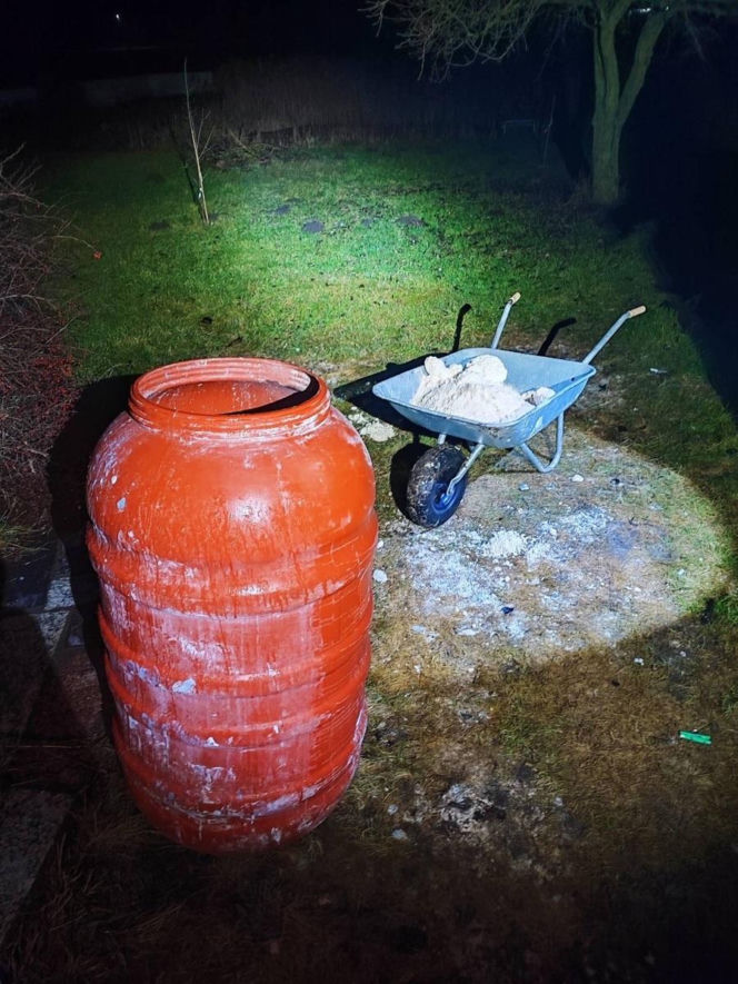 Kilkadziesiąt kilogramów amfetaminy na podwórku. Narkotyki wozili taczką!