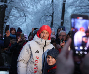 Kacper Tomasiak powitany po IO w rodzinnych stronach