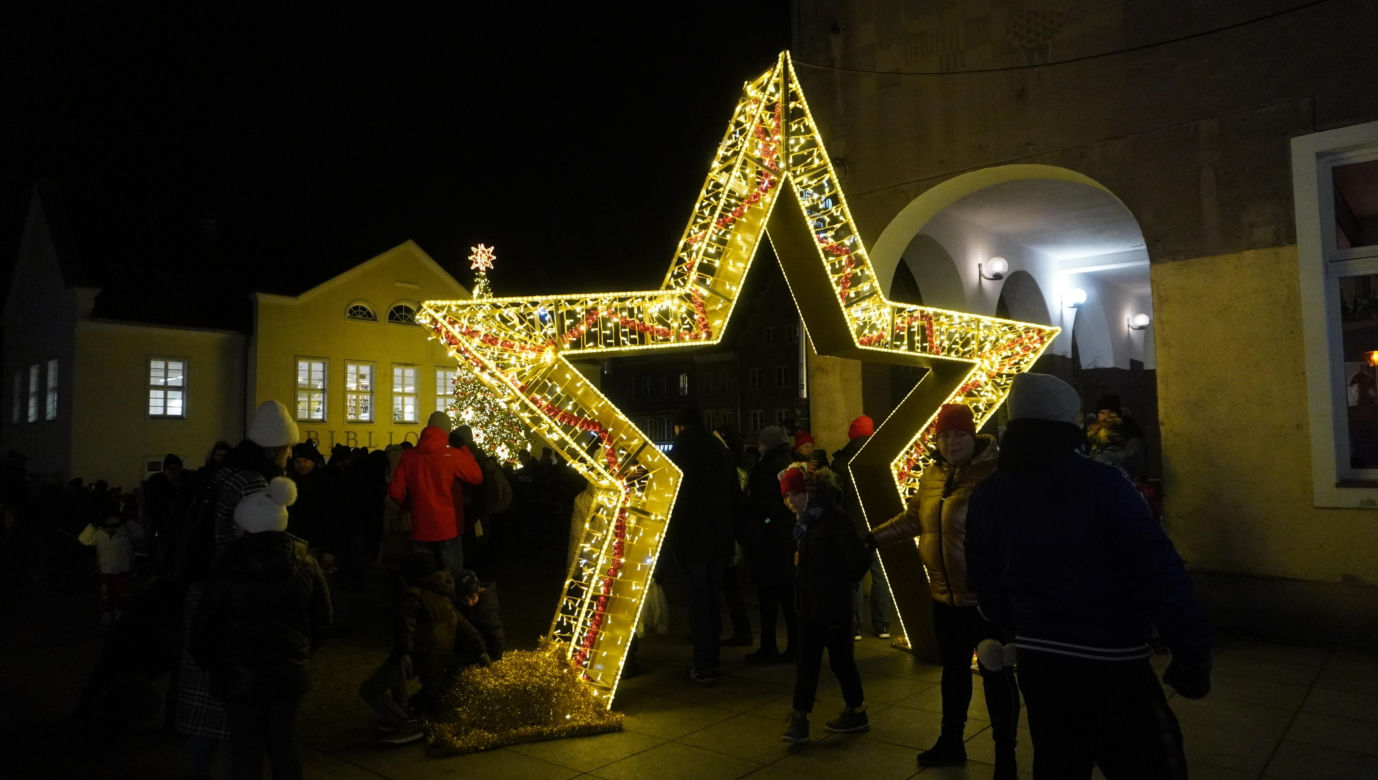Olsztyn rozświetliły świąteczne iluminacje. Stare Miasto i centrum zachwycają!