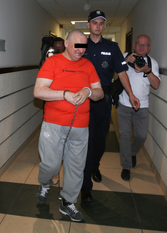 "JESTEM BEZDOMNA PRZEZ FAŁSZYWEGO KSIĘDZA".