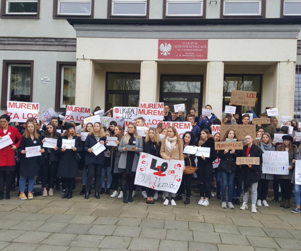 Uczniowie z Jaworzna bronią swojej szkoły. Zorganizowali protest
