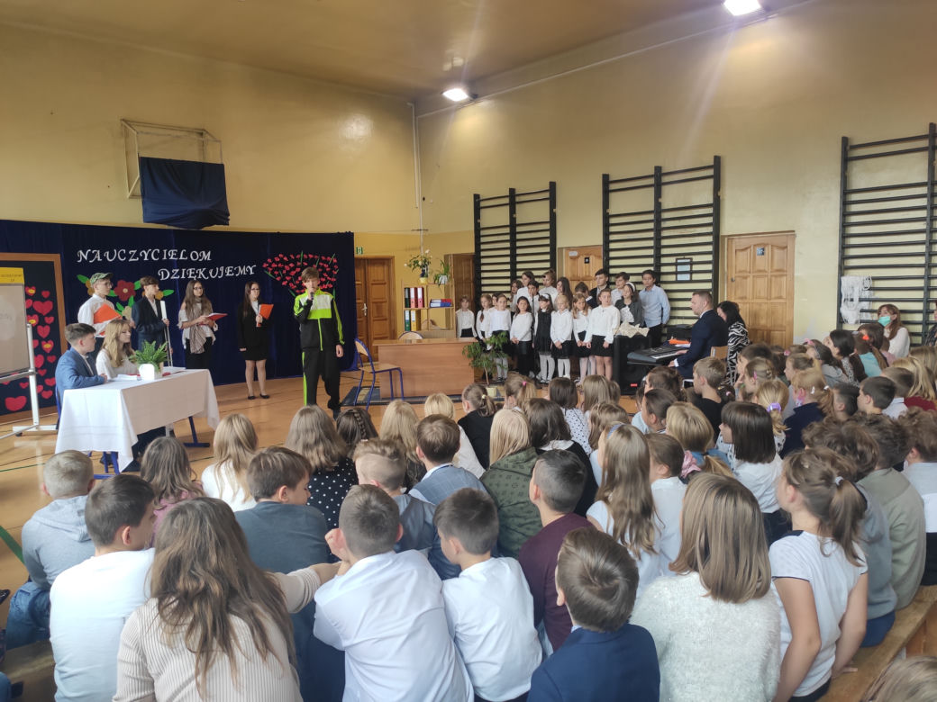 Akademia z okazji dnia nauczyciela w PSP nr 22 w Radomiu