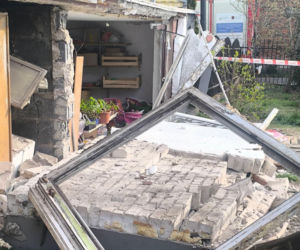 W wyniku wybuchu butli z gazem propan-butan, budynek jednorodzinny został mocno uszkodzony