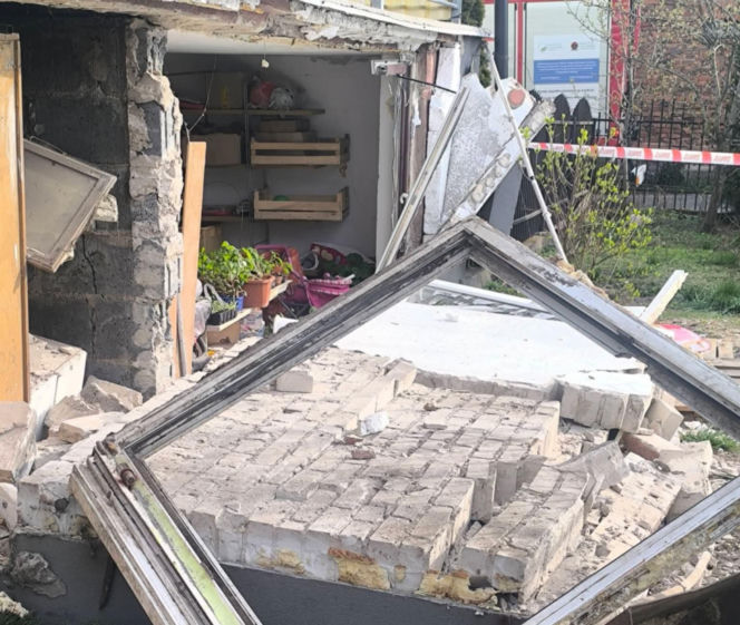 W wyniku wybuchu butli z gazem propan-butan, budynek jednorodzinny został mocno uszkodzony