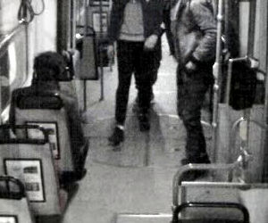 W tramwaju okradli jednego z pasażerów. Rozpoznajesz ich?