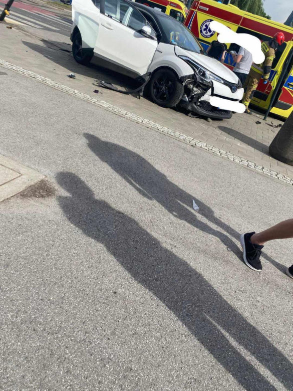 Łódź. Fatalny wypadek karetki! Kilka osób zabranych do szpitala [ZDJĘCIA]