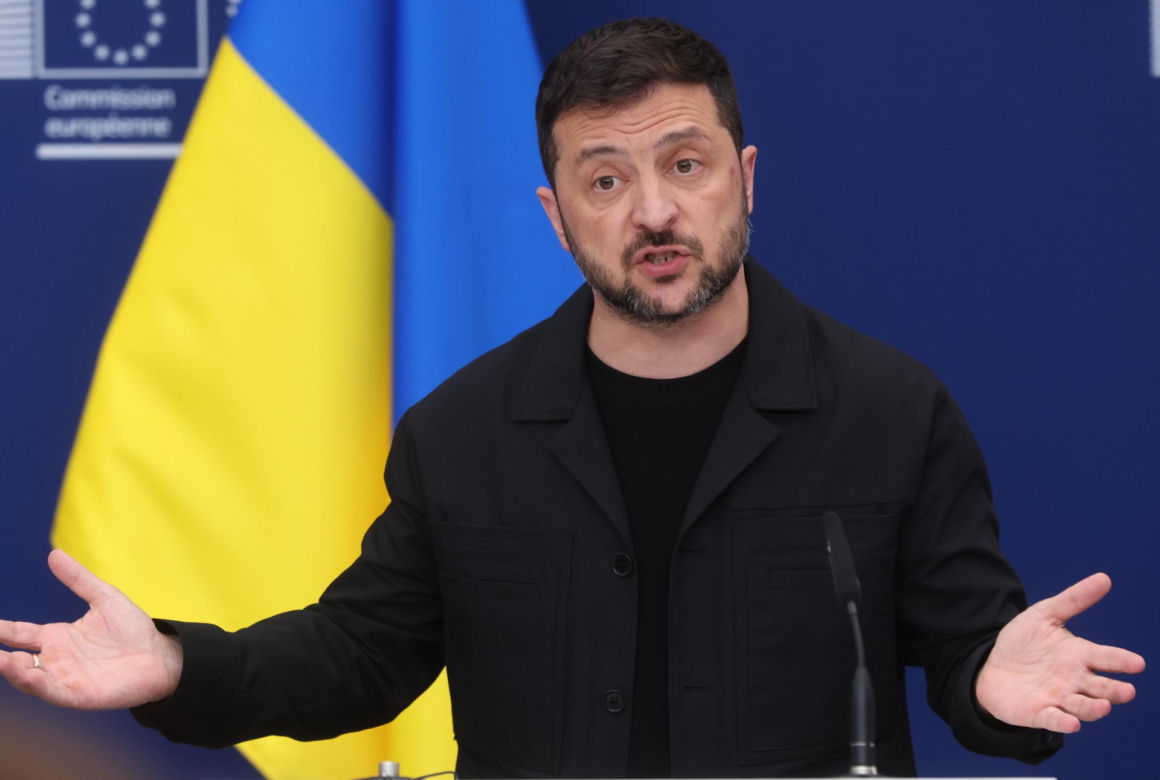 Tak Zełenski prezentuje się na salonach. Wszystkie stroje prezydenta Ukrainy